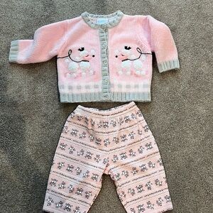 Sweater/pants outfit